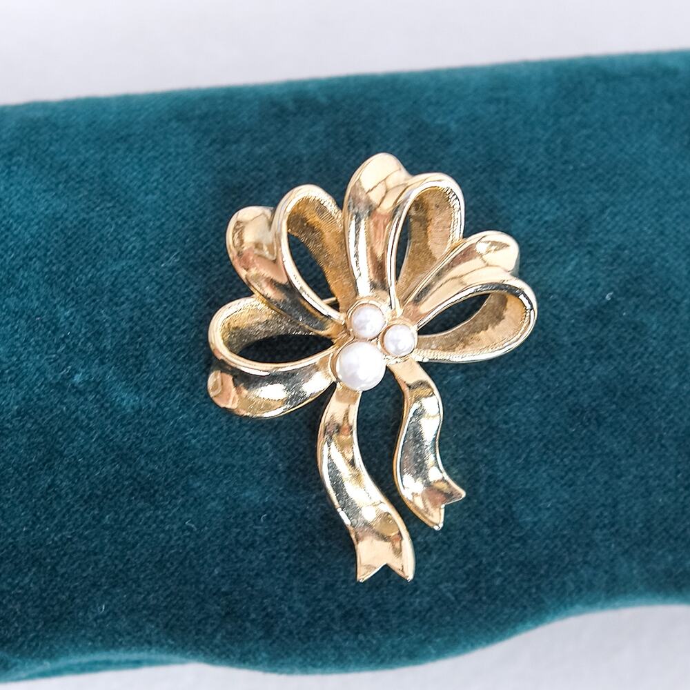 Vintage Bow Ribbon Brooch Gold Tone Faux Pearl Accents Festive Pin Polished